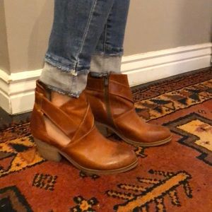 Antelope cut-out bootie